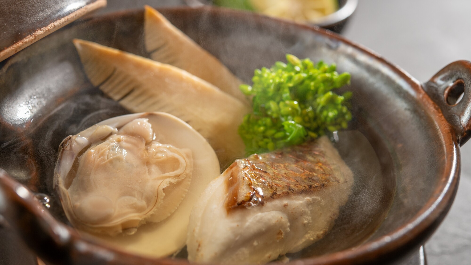 山翠会席＜2026年春＞止椀「青さとアサリの赤だし」