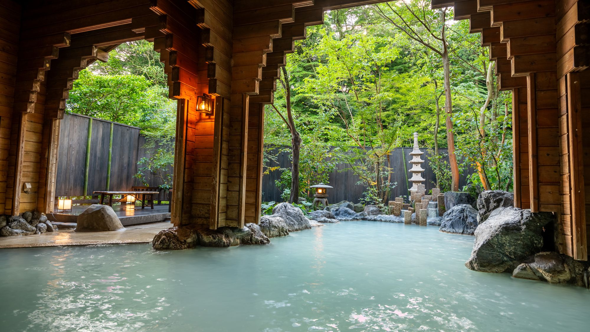 本館露天風呂「霧乃湯」