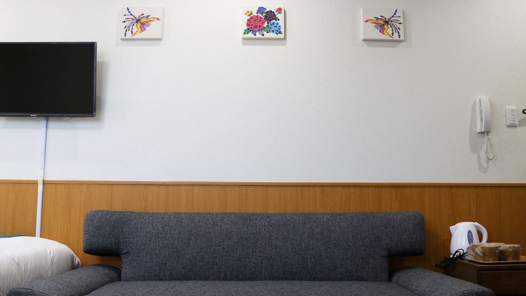 ツインルーム：ダブルベッド2台（140&times;210）+ソファー