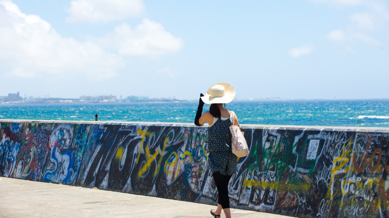 北谷町の海岸通り