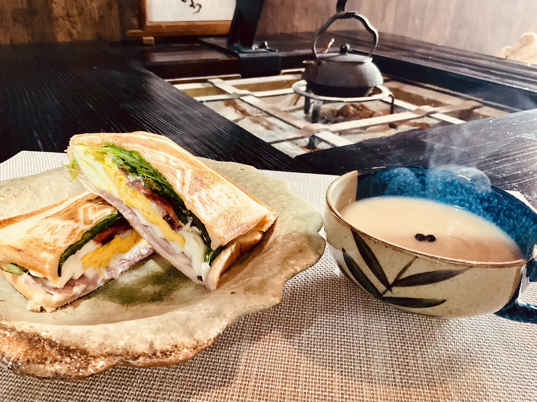 【虹畑サンド朝食プラン】【朝食付き】お宿から徒歩1分程の古民家カフェでゆったりホットサンドモーニング