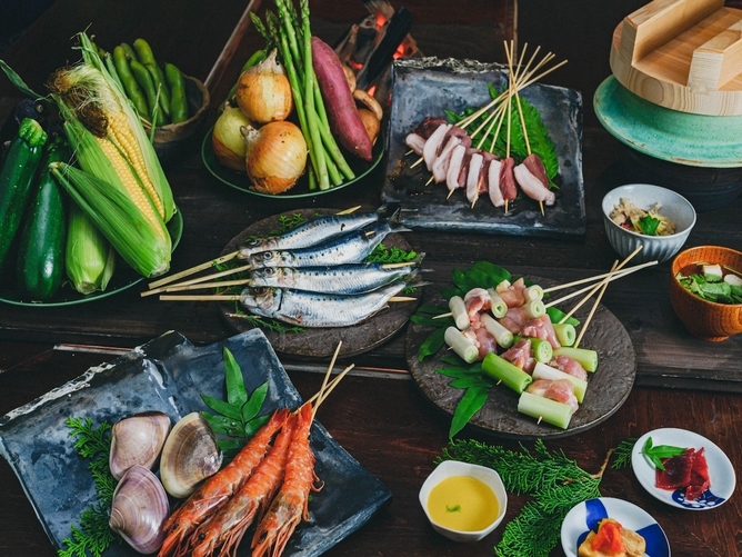 【夕朝食フルサービス】旬の味覚を堪能する特選囲炉裏会席