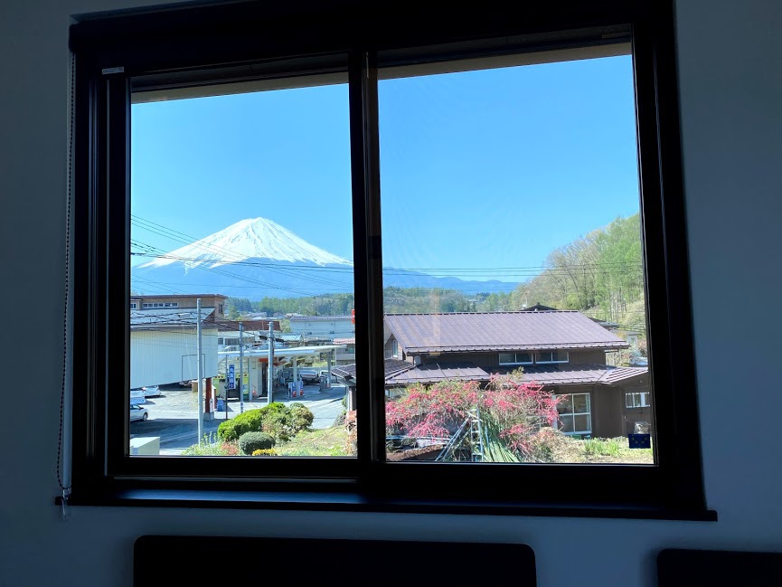 ２階　洋室1からの富士山