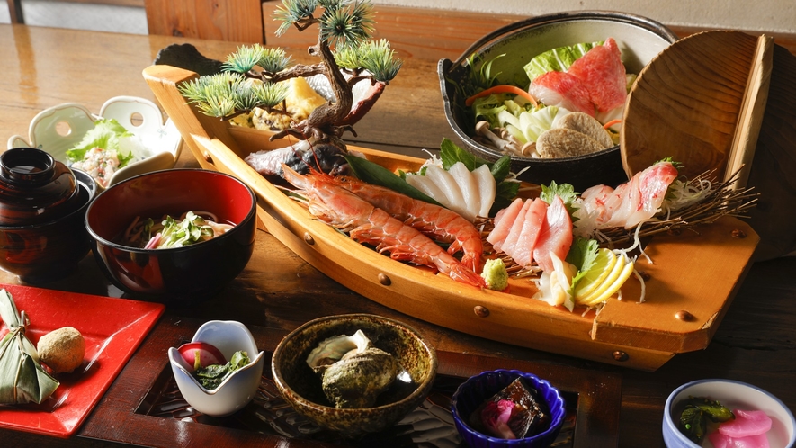 【夕食】伊豆の海で獲れた新鮮な魚介類を中心としたお夕食