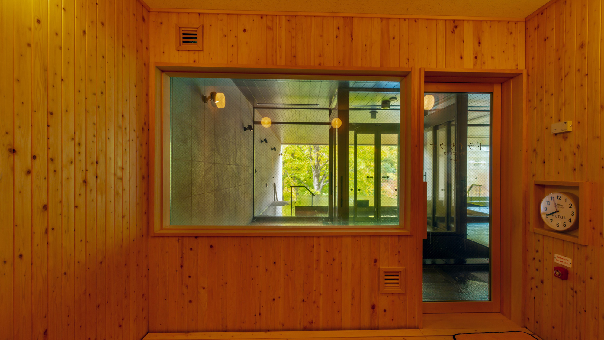 【サウナ】ロウリュ式のドライサウナ