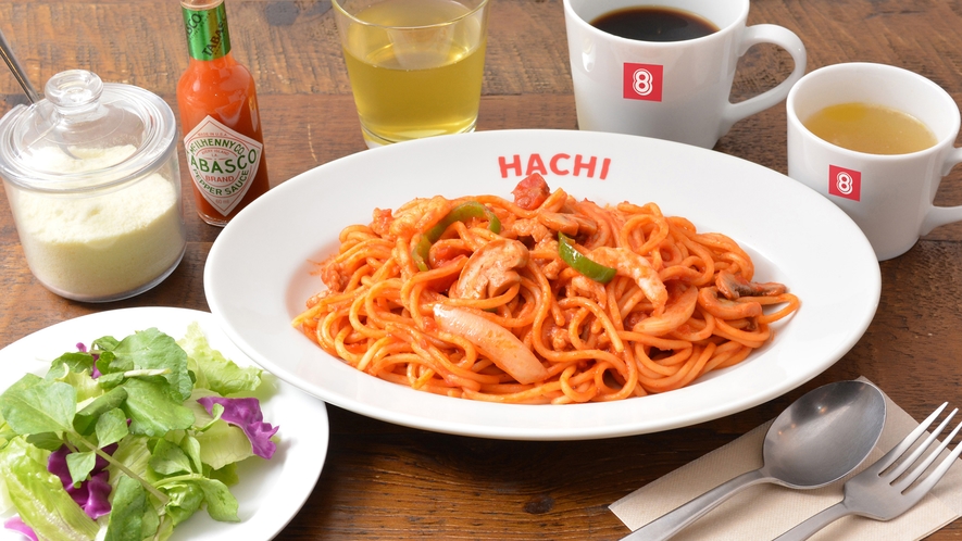 「MAGO HACHI」の変なホテルオリジナル朝食セット／ナポリタン朝食（サラダ・スープ・ドリンク付