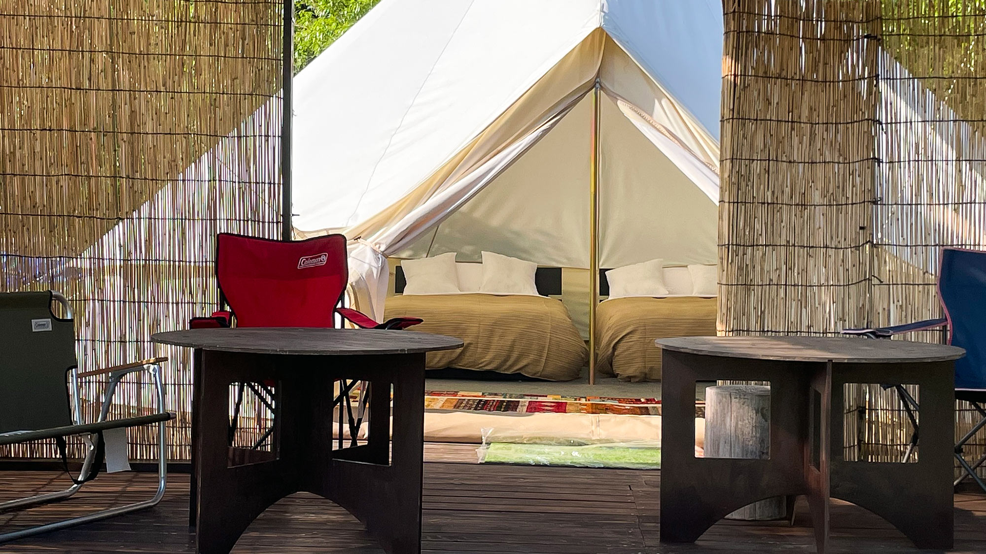 ・【グランピング】最大４人が泊まれる大型テントを設置しています