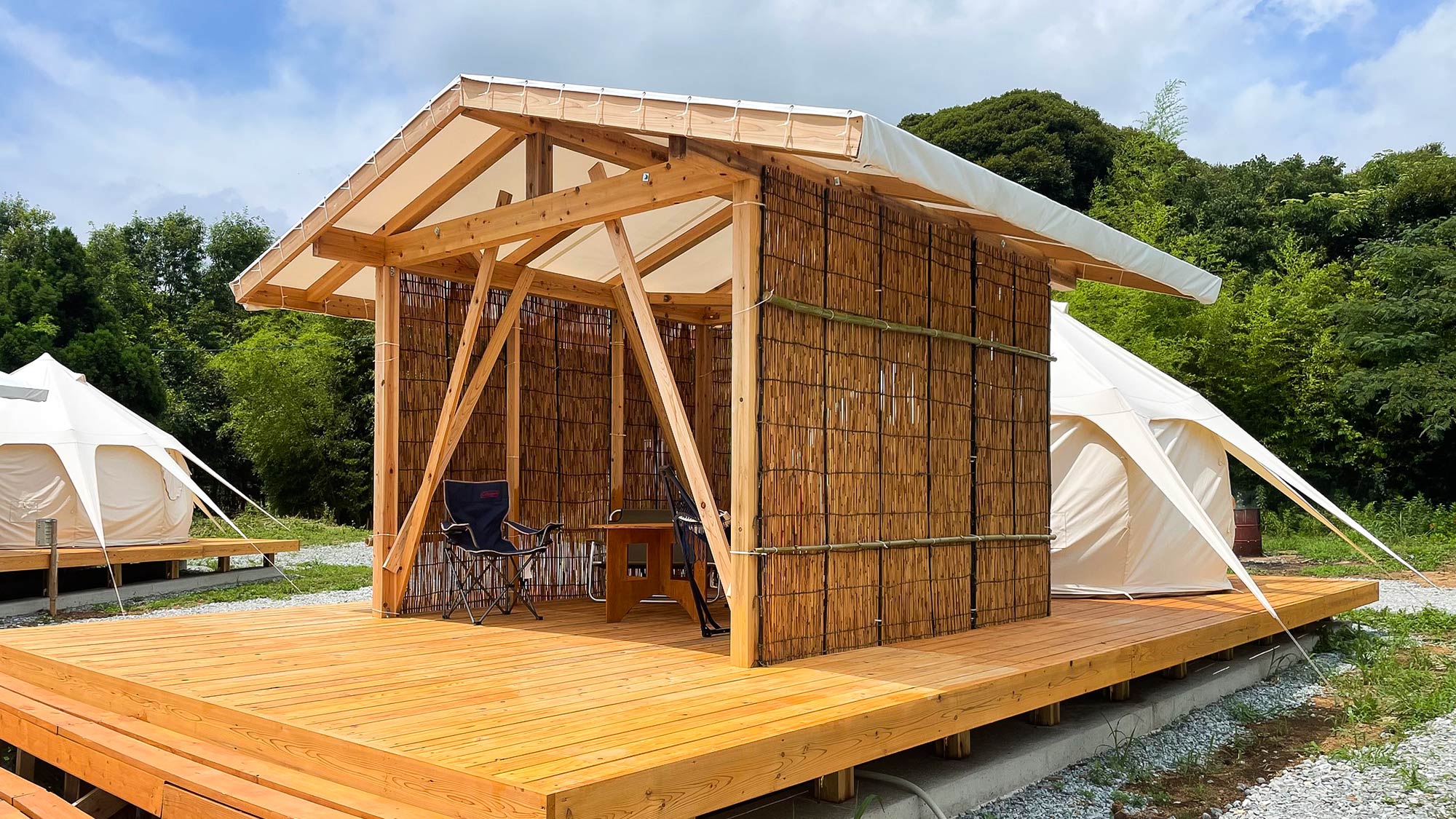 ・【グランピング】ベッド完備で自然の中でもホテルライクな快適な滞在ができます