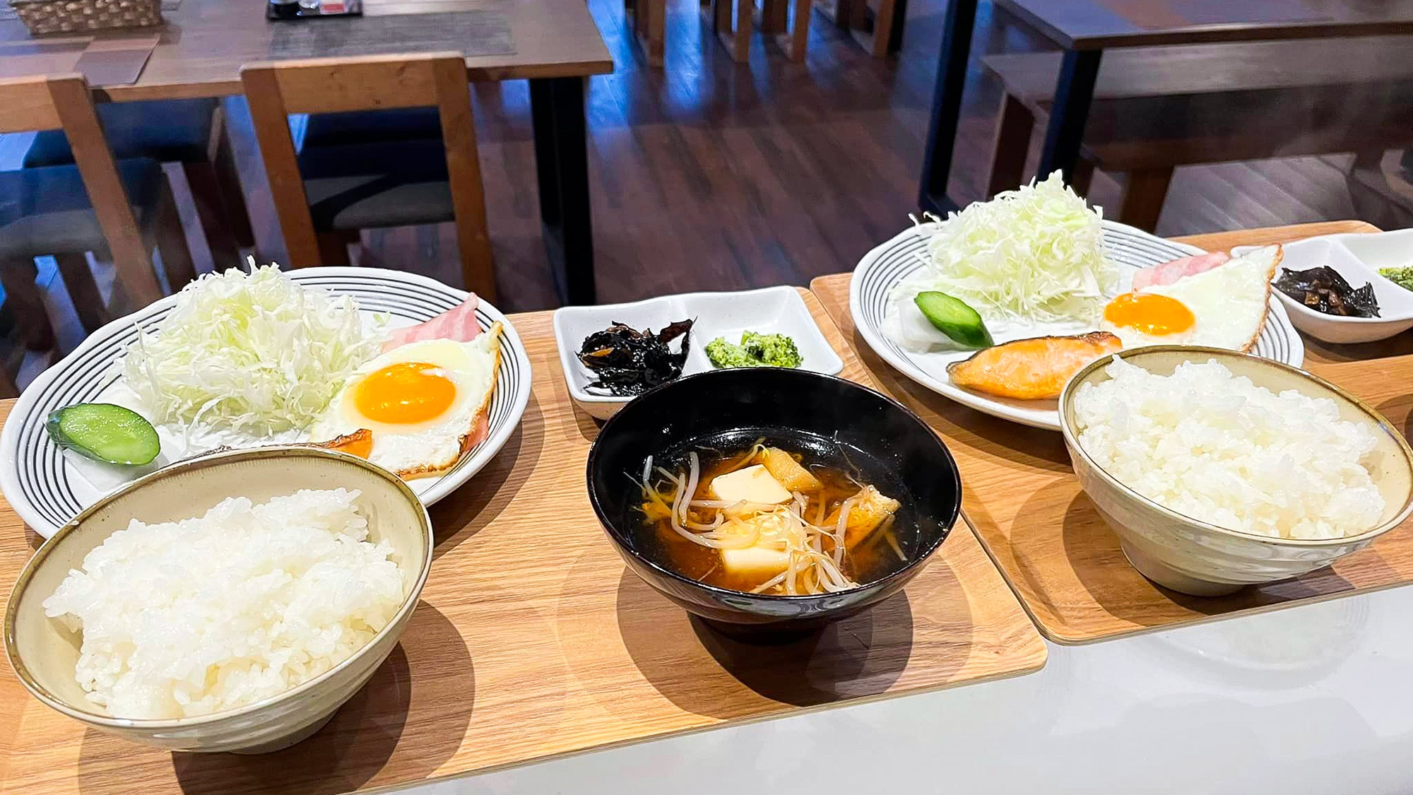 ・【朝食一例】しっかり食べて一日をスタート！和定食などをご用意しております