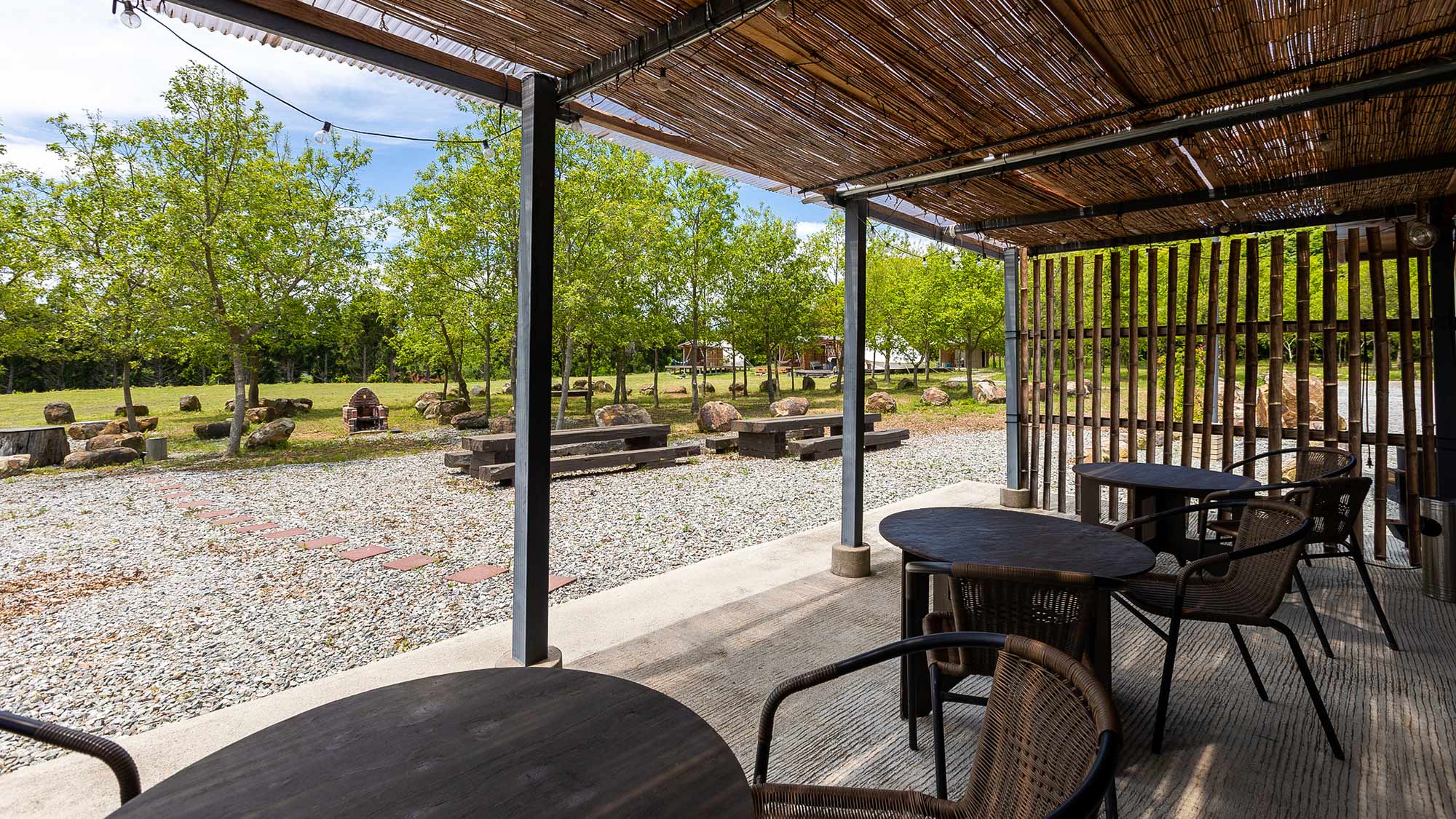 ・【レストランBBQ】隠岐諸島の自然を感じながら、テラス席でのお食事はいかがですか