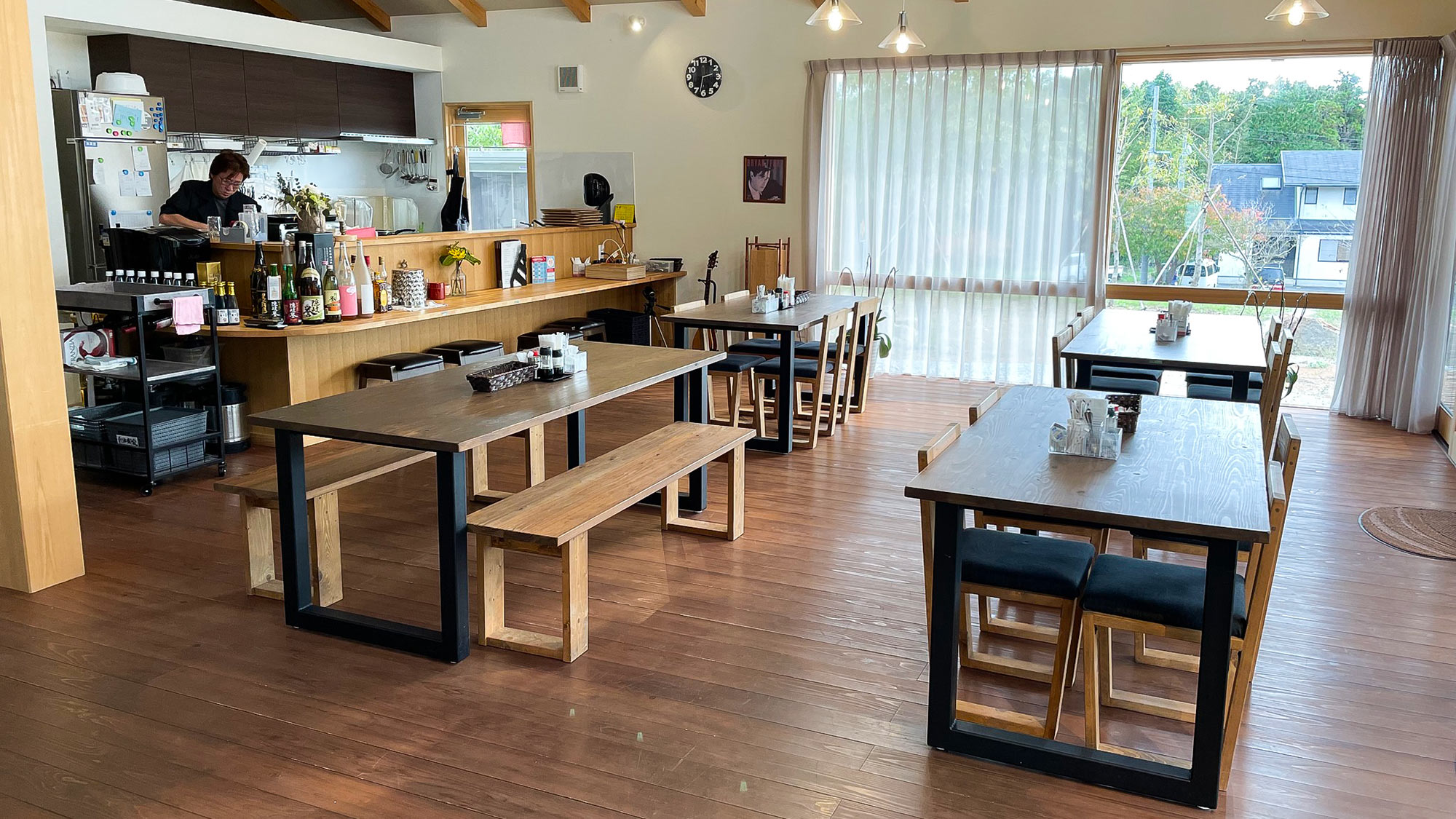 ・【レストラン】朝食は７時オープン。和定食やホットサンドなどをご用意しております