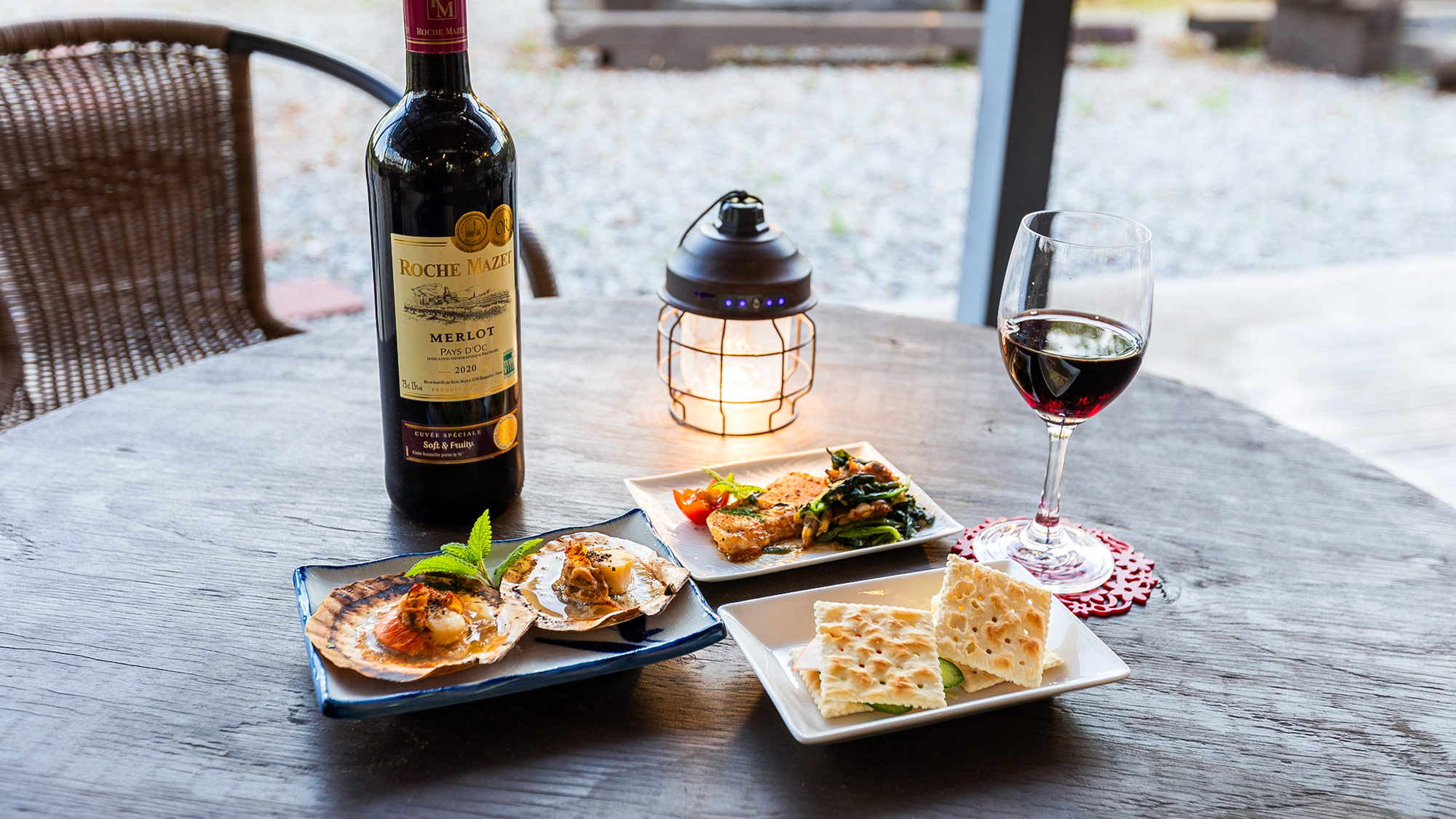 ・【食事一例】テラス席で優雅なお食事をお愉しみいただけます