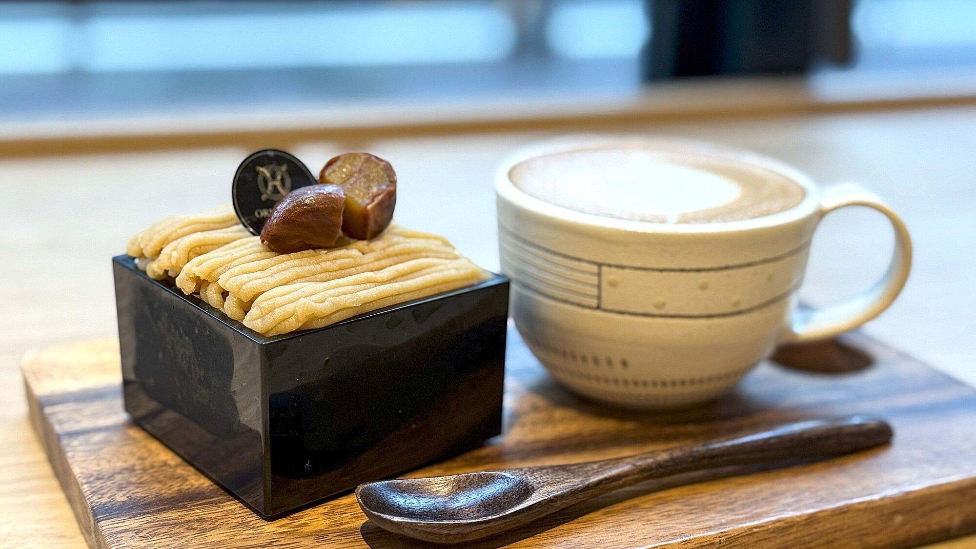 ◇クロスポント天神・カフェタイム・イメージ：枡入り和栗モンブラン（ドリンクセット）