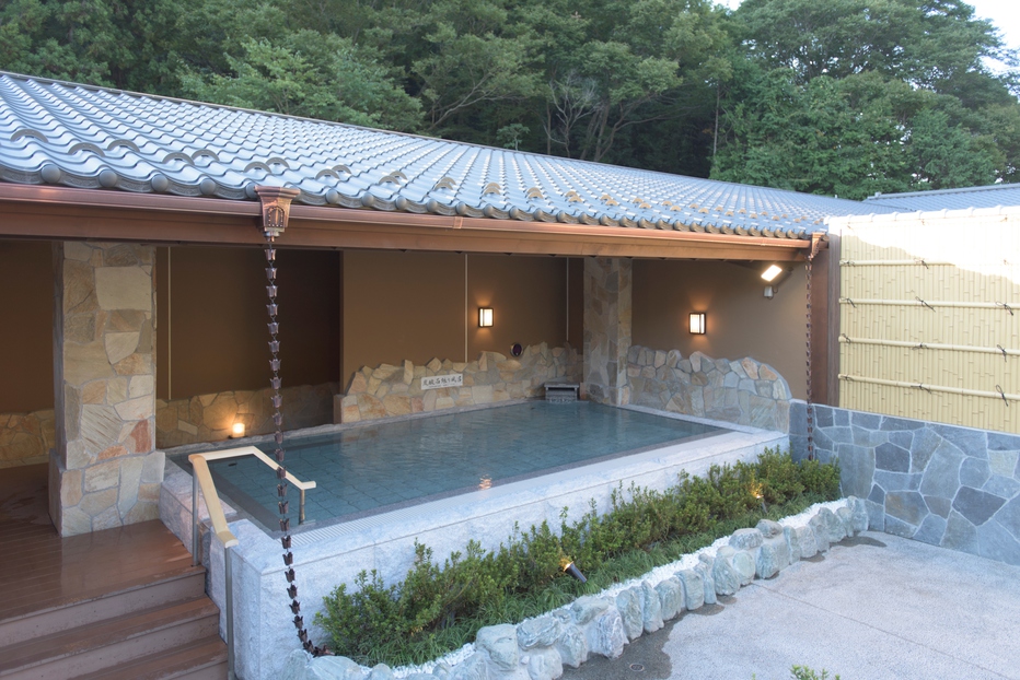 高尾山温泉極楽湯チケット人数分付！1泊朝食プラン＜焚き火用薪1束付＞