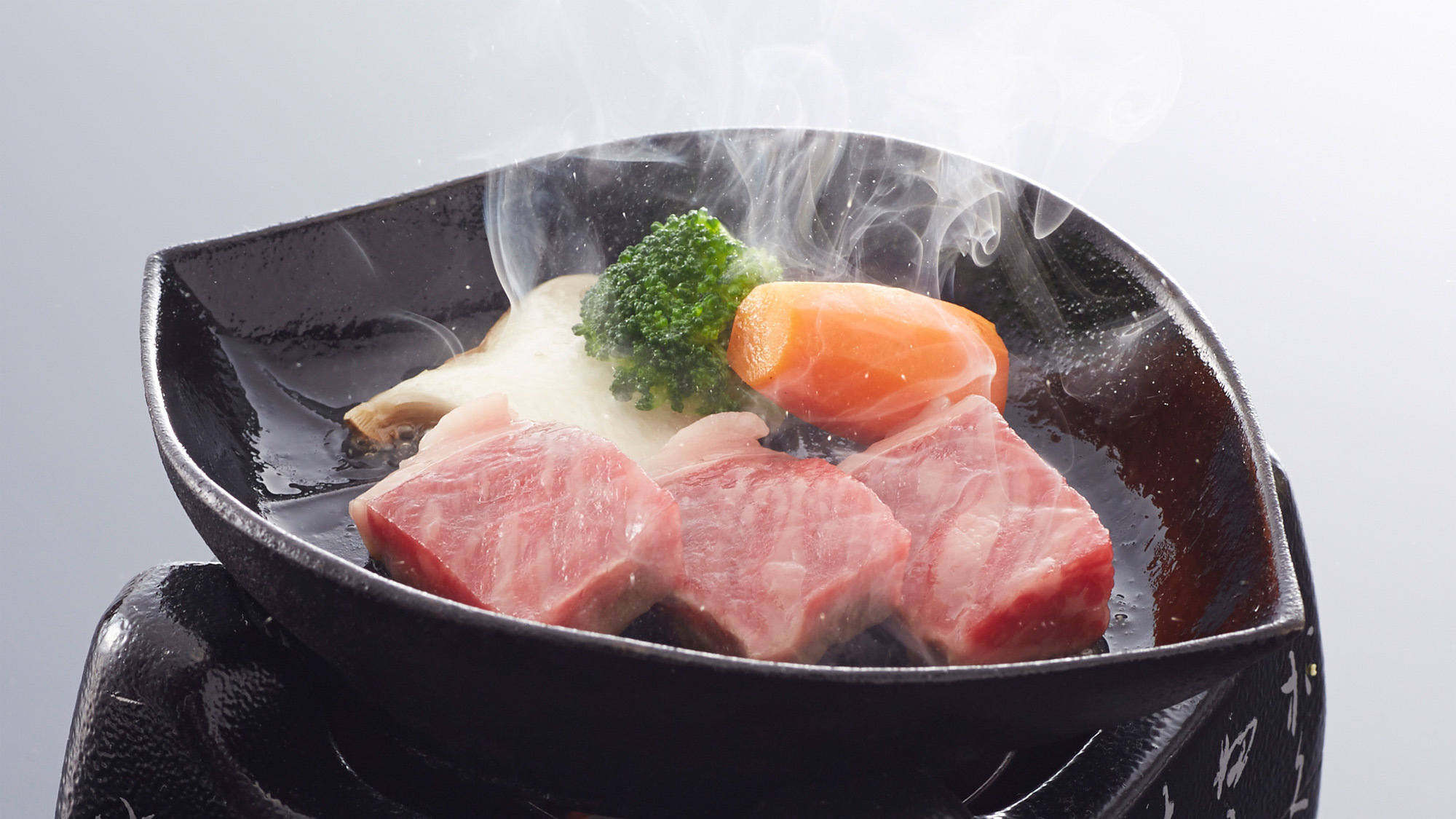 【一番人気☆熱々神戸ビーフ鉄板焼き＆ビュッフェ♪】神戸の牛肉を味わうなら安心の游月山荘スタンダードで