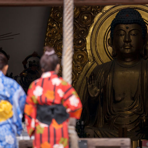 【月光園から徒歩3分】温泉寺◆金色に輝く薬師如来坐像。重要文化財の波夷羅大将立像もございます。