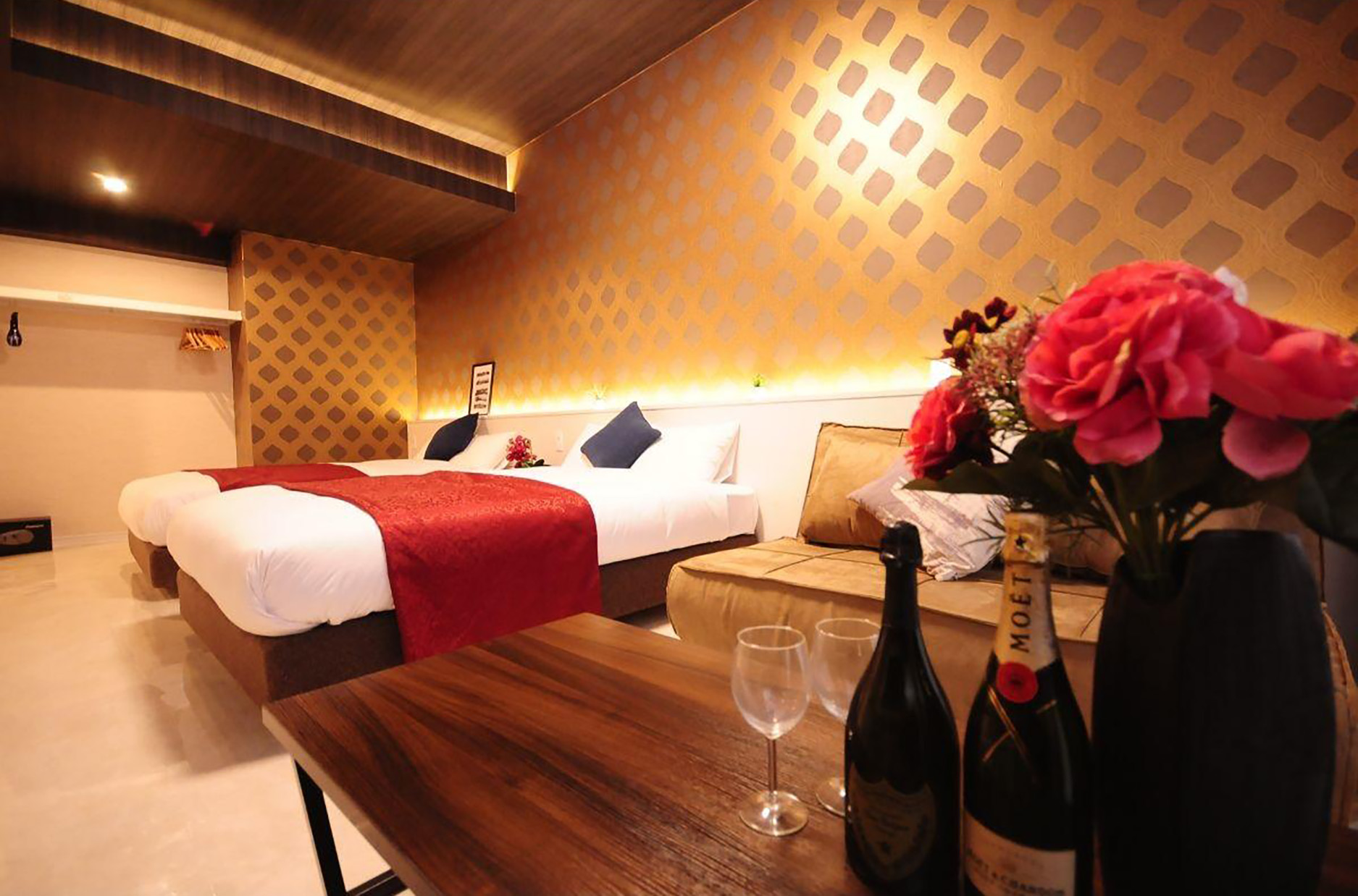 【パラスイート】