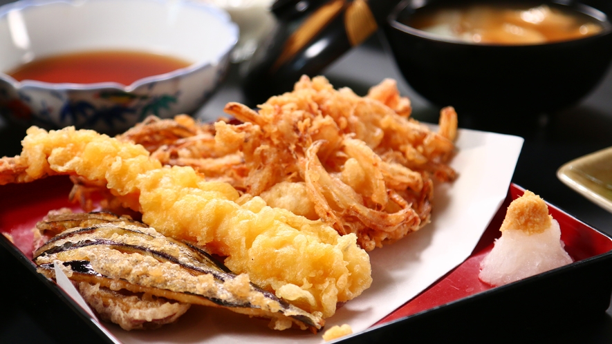 夕食の一例◆野菜と海鮮の天ぷら