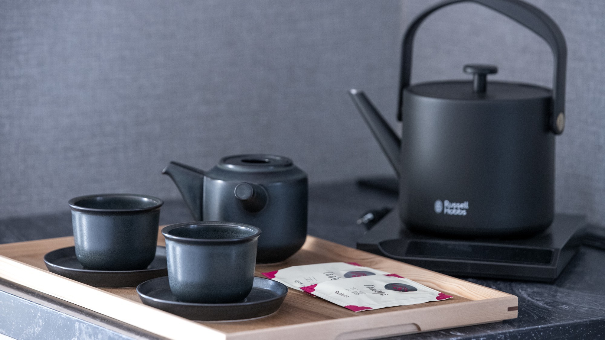 京都の一保堂茶舗のお茶がたのしめる茶器セットをご用意