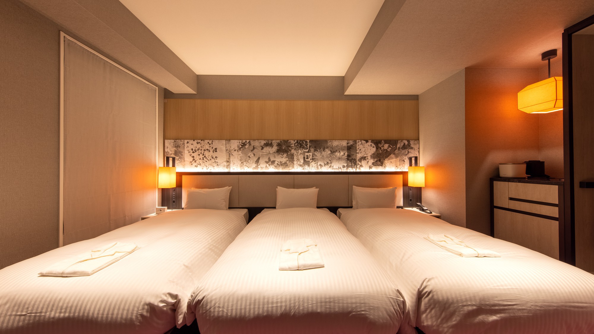 26.5平米の広さ、大人3名様でご宿泊いただける「カジュアルトリプル」※シャワーブースのみ