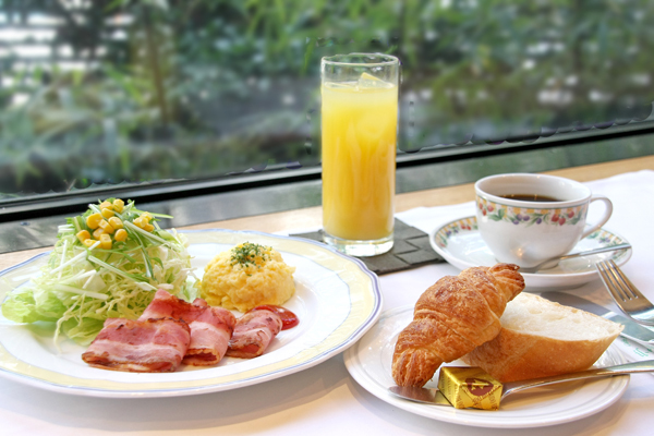 [Breakfast A] Recharge the vitality of the day while bathing in bright sunlight