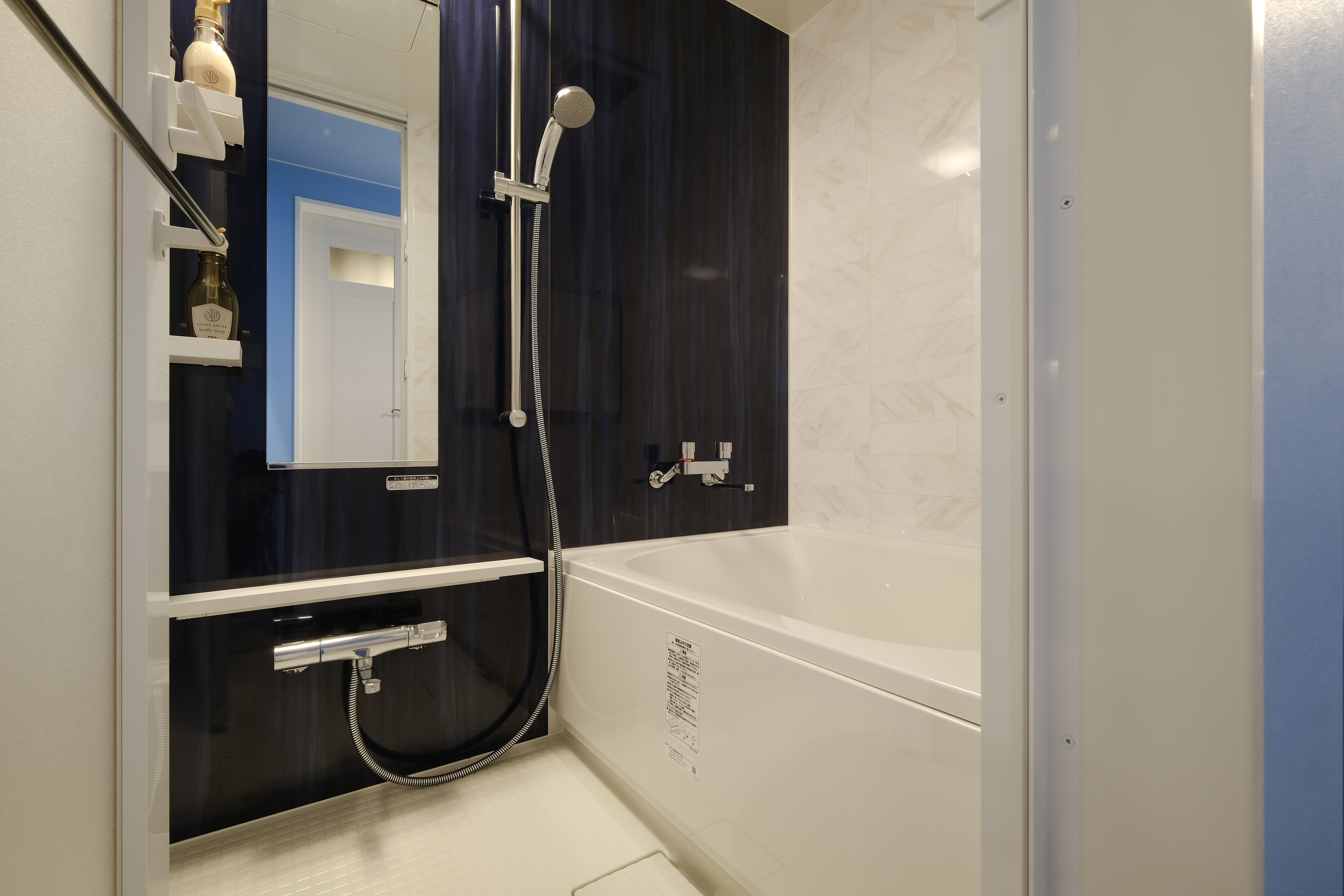 フォーストーリーズホテル舞浜東京ベイのトイレと独立した浴室