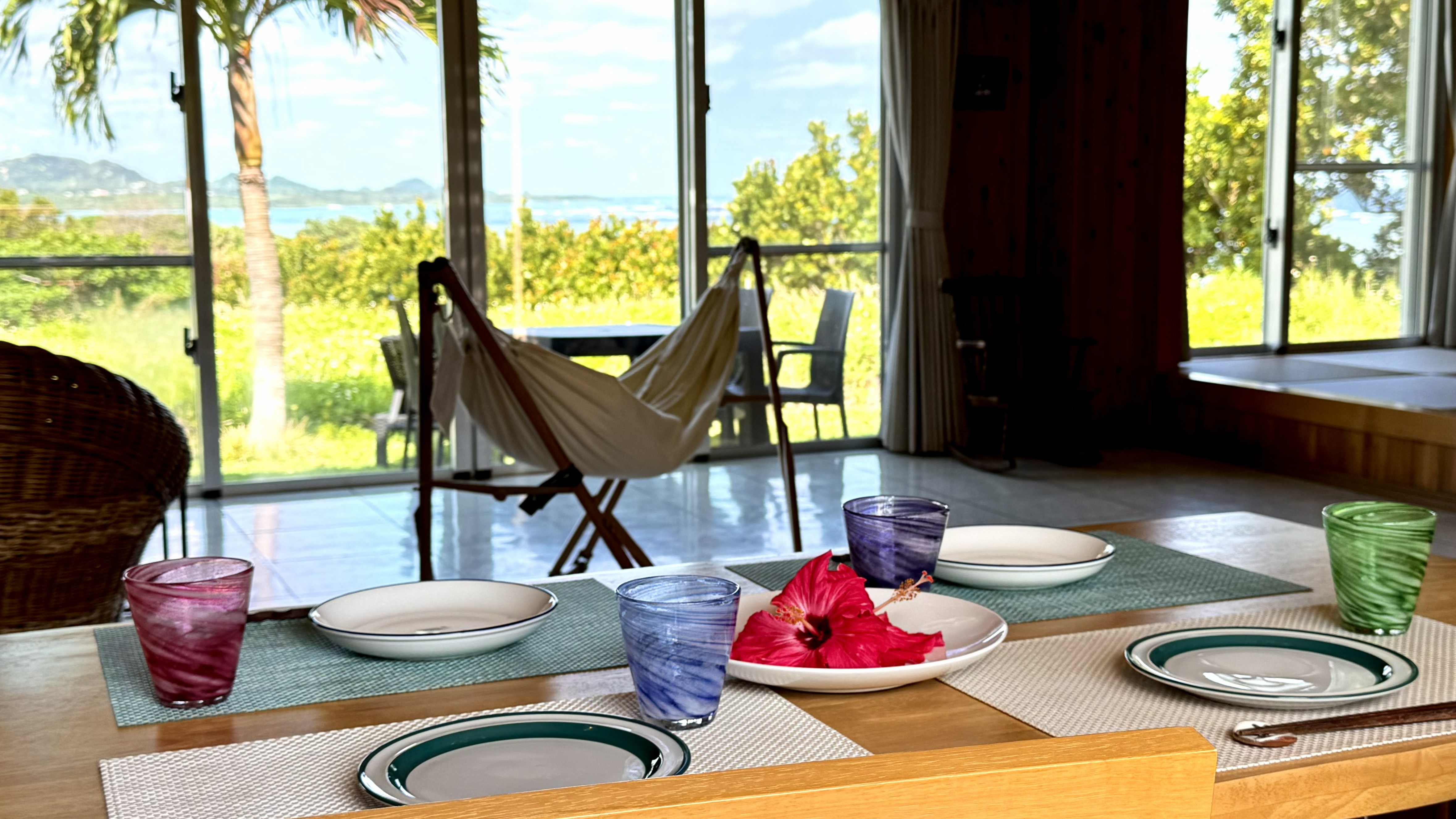 海を見ながら食事