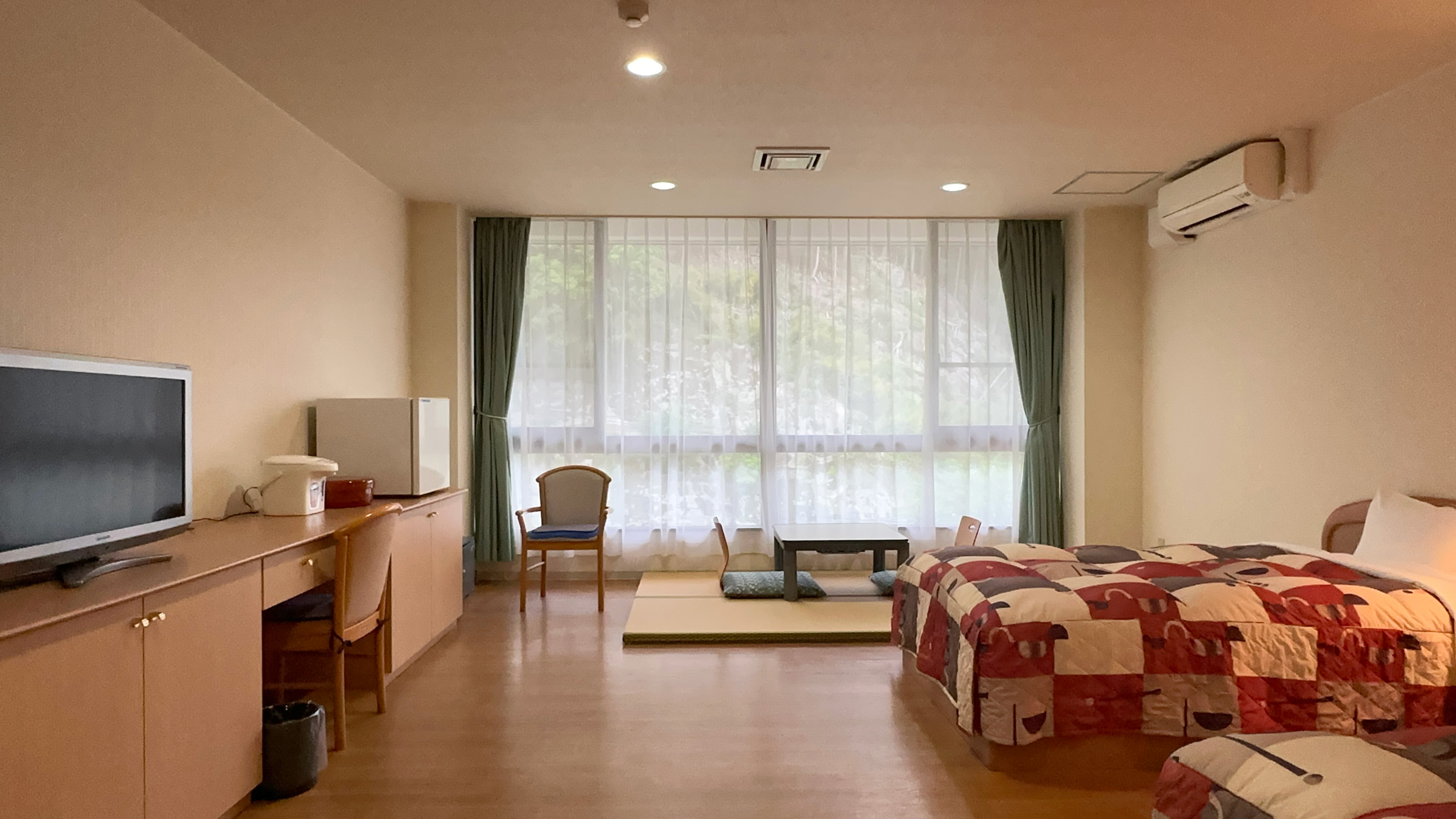 【洋室一例】バリアフリーのお部屋もございます。ご希望の方は直接お問い合わせくださいませ。
