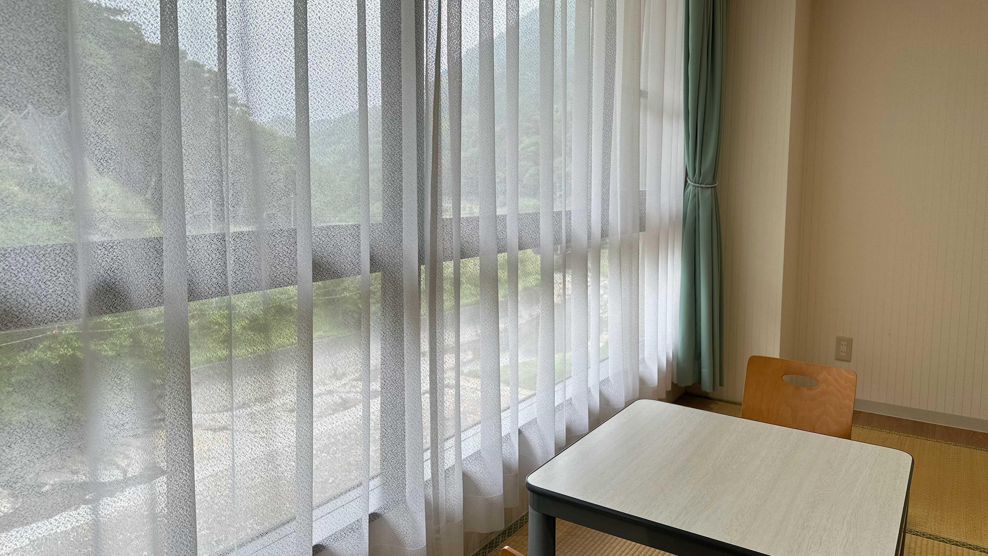 【洋室一例】バリアフリーのお部屋もございます。ご希望の方は直接お問い合わせくださいませ。