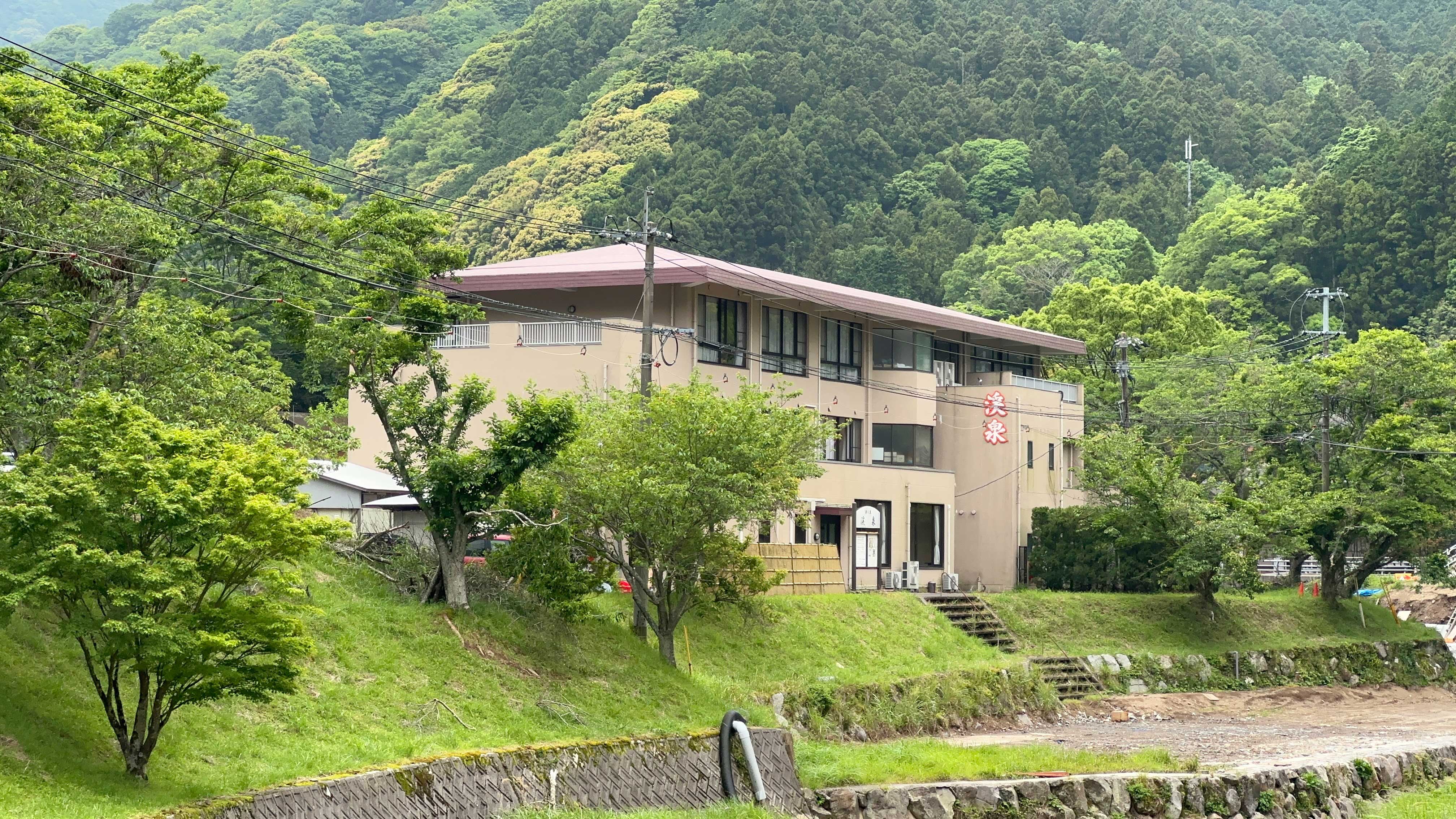 自然豊かな国東半島の中央にある渓流沿いに佇む温泉宿。
