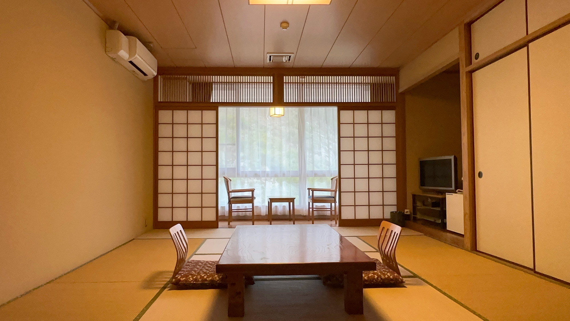 広々とごゆっくりお寛ぎいただける和室。