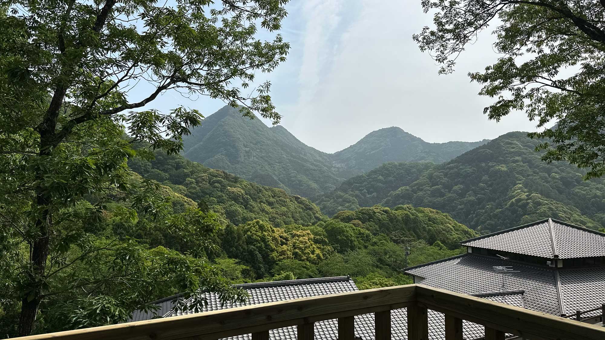 晴れた日はテラスから千燈岳がご覧にただけるコテージもあります。