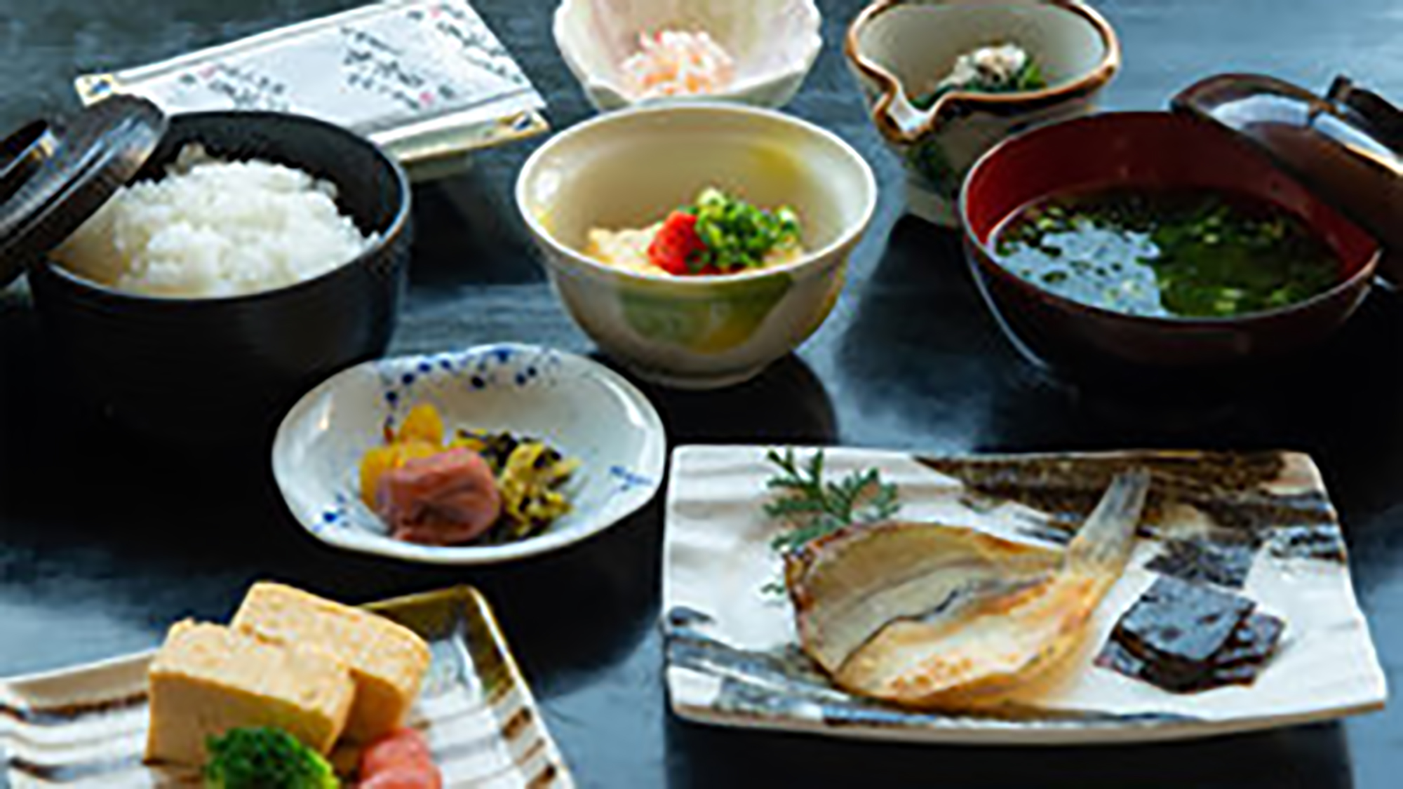 【朝食一例】定番の和朝食。朝から元気にスタート！