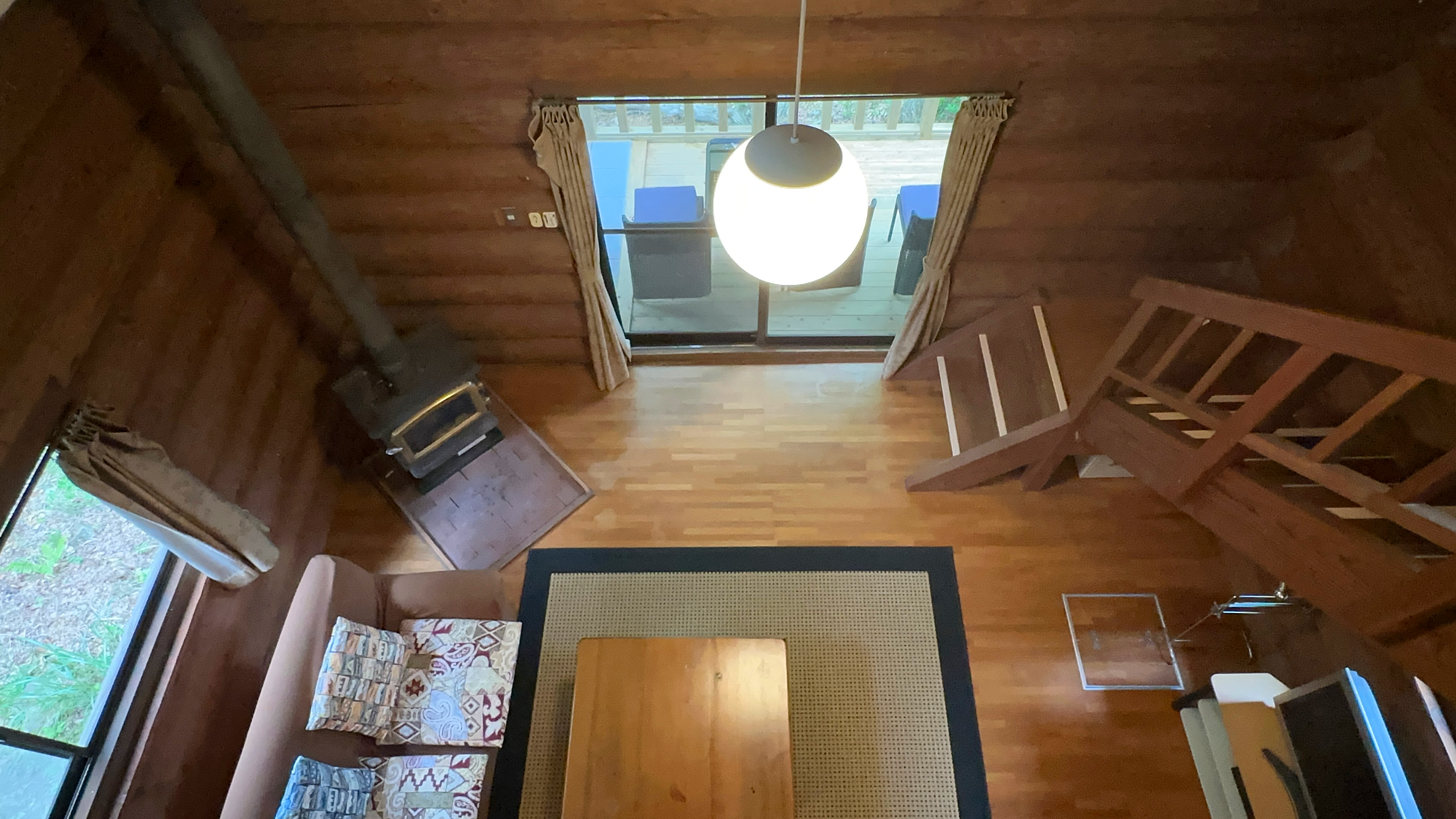 ログハウス風コテージは２階建てです。