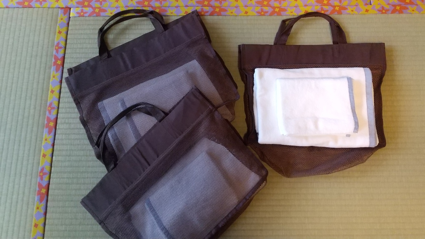 タオル・バスタオルはメッシュバッグに入れています