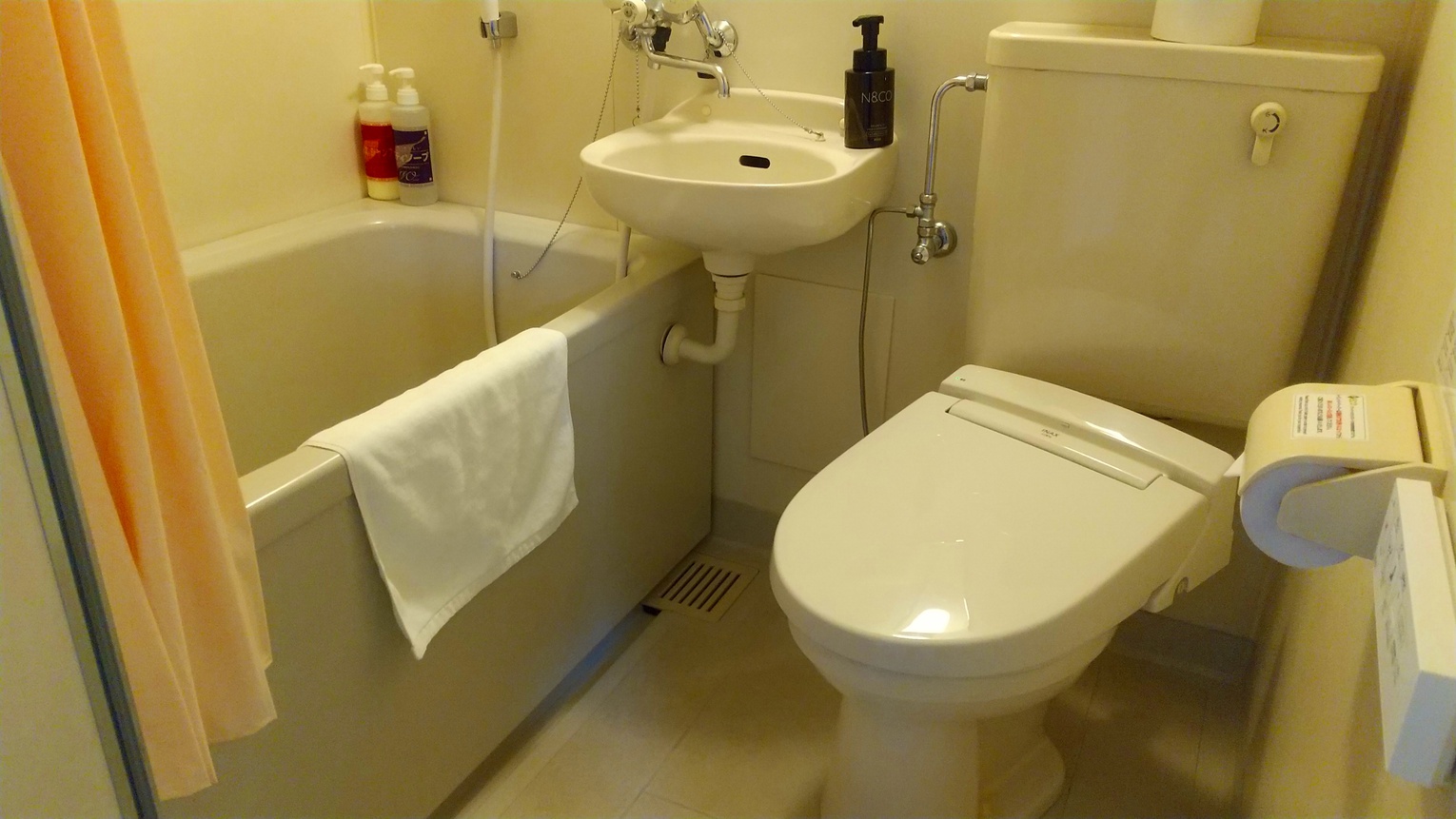 シングルルームのユニットバス