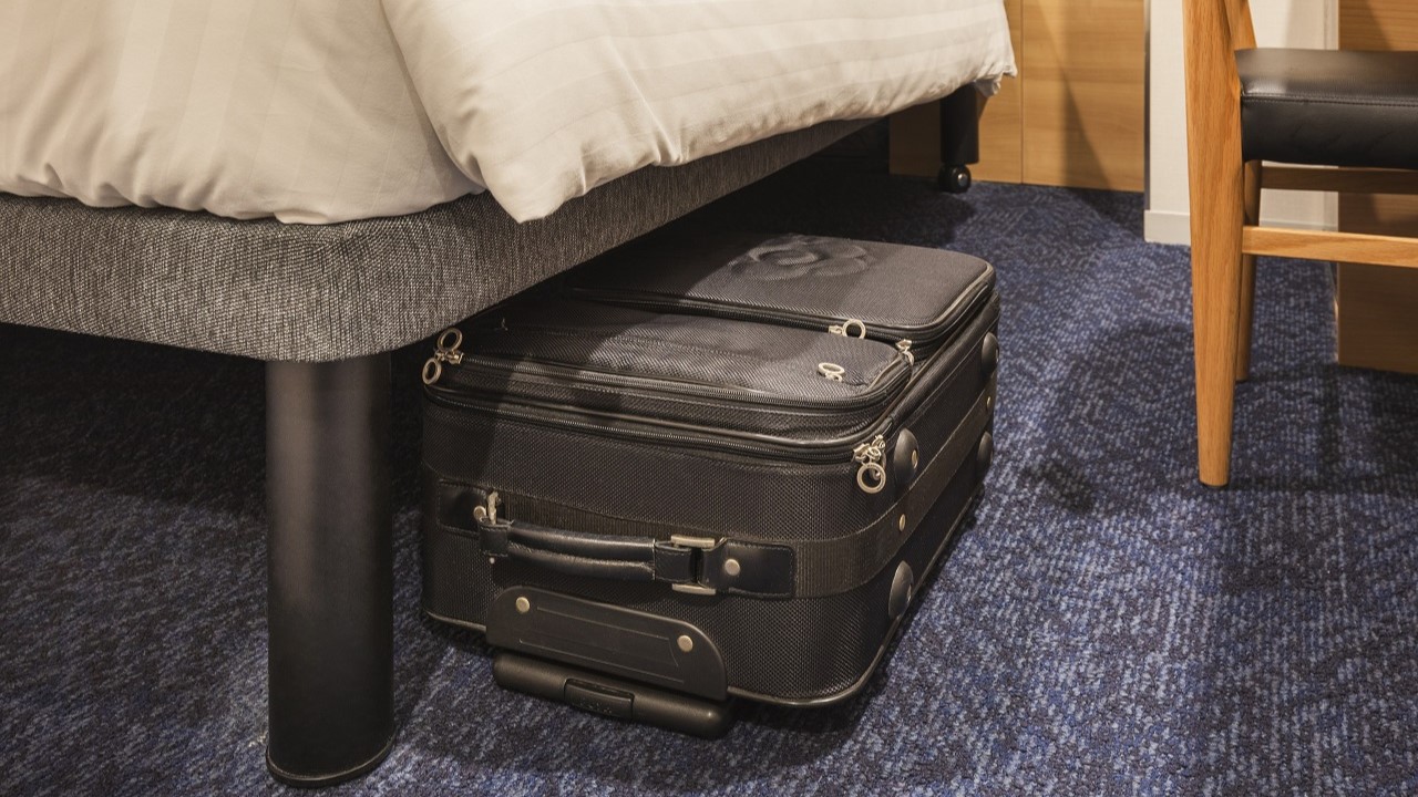 ベッド下　荷物スーツケース