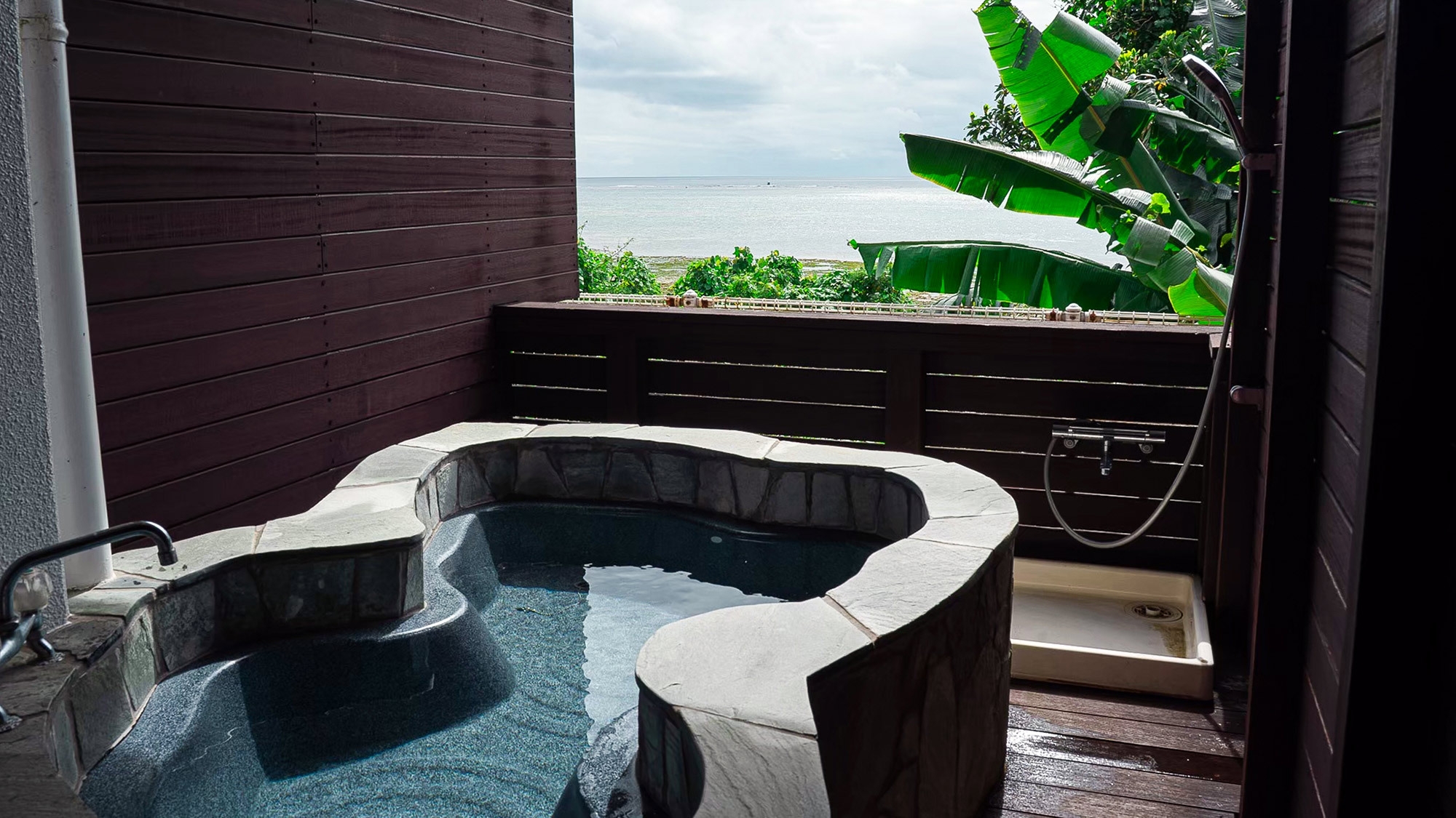 【素泊まり×レンタカー×サウナ付き】全6室のプライベート空間でゆったり満喫！オリエンタルな非日常を！