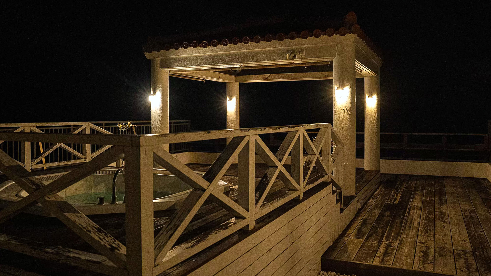 ・【屋外ジャグジー】貸切でご利用可能！フロントにてご希望の時間をお申しつけください（別途有料）