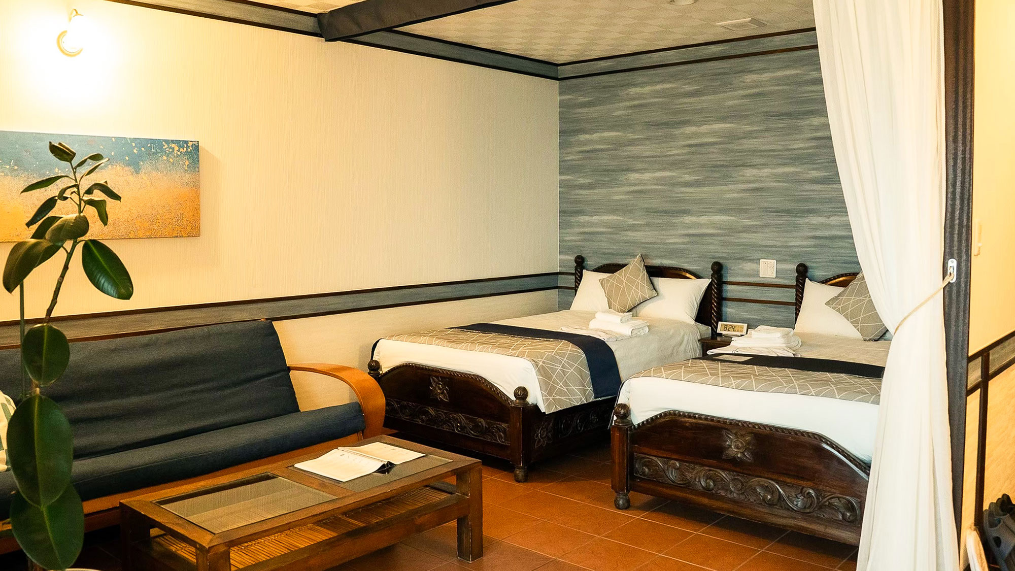 ・【スーペリアツインルーム】木の温もりあふれるベッドルームで、心安らぐひとときを