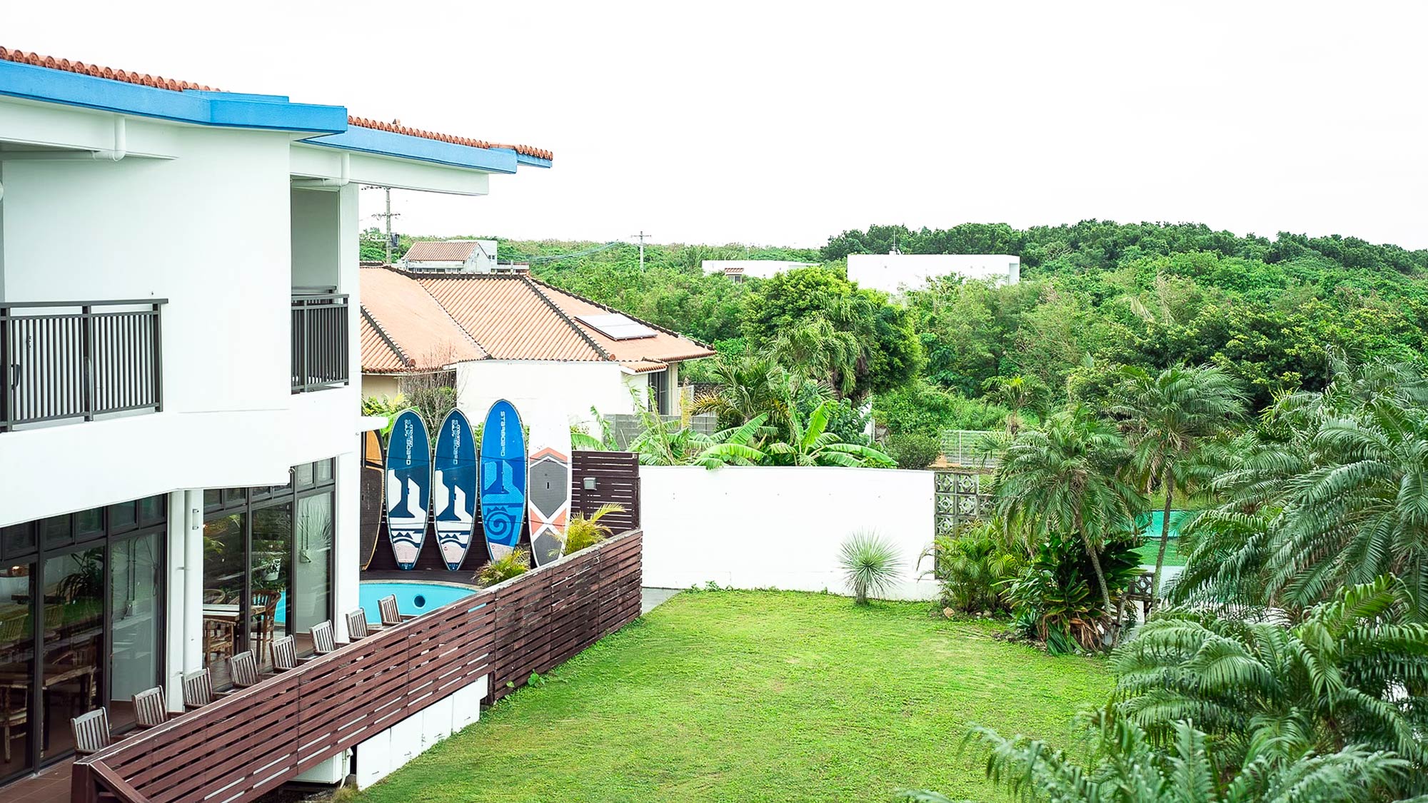 ・【スイートルーム】都会の喧騒を忘れさせる、自然豊かな景色が広がっています