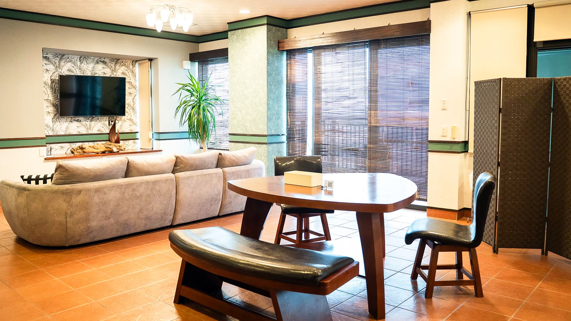 ・【スイートルーム】目の前に広がる海を眺めながら、広いお部屋で楽しい団欒の時間をお過ごしください