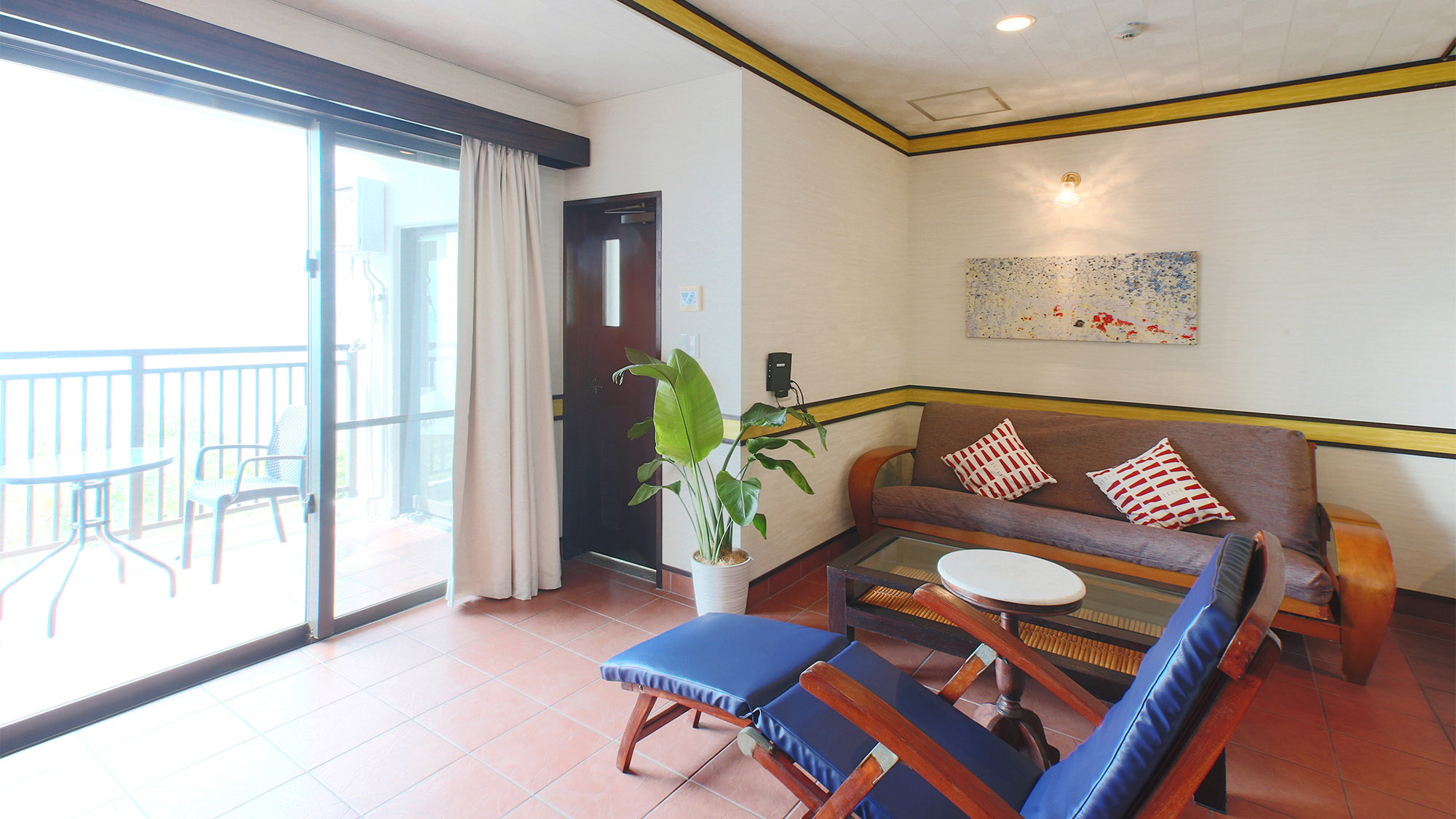 ・＜スーペリアツイン　Yuuna＞窓は大きく、明るい光がお部屋全体に差し込みます