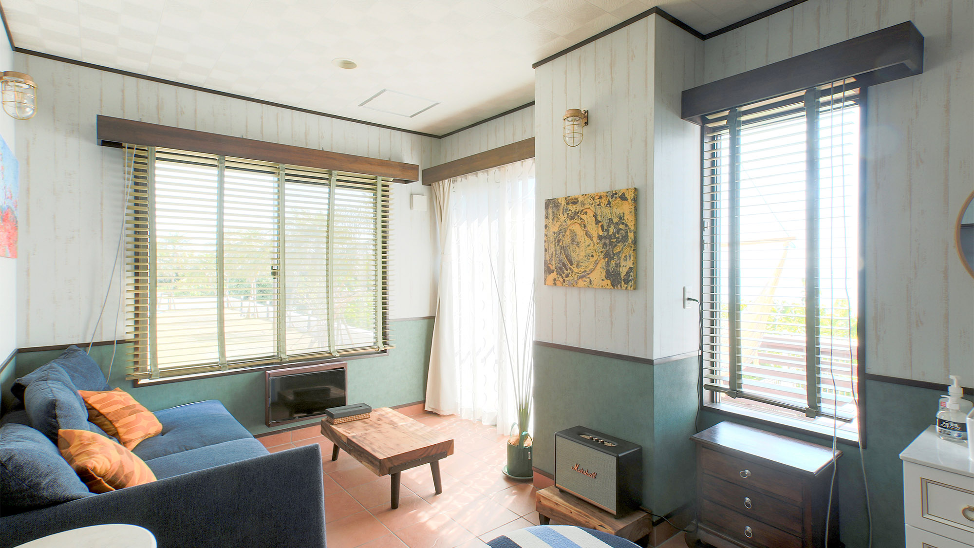 ・＜デラックスダブルルーム　Branches＞窓からの明るい光で晴れやかな気持ちになります！