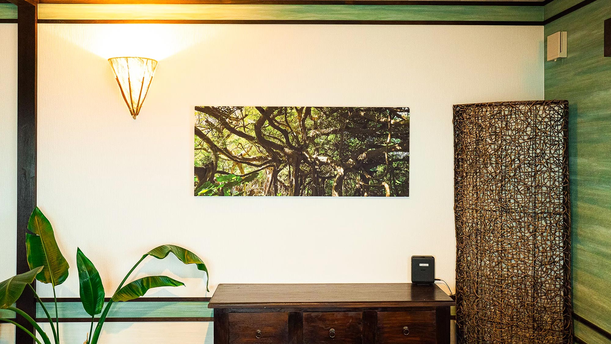 ・【デラックスツインルーム】リゾート感を感じられる室内で、心地よい休息時間をお過ごしください