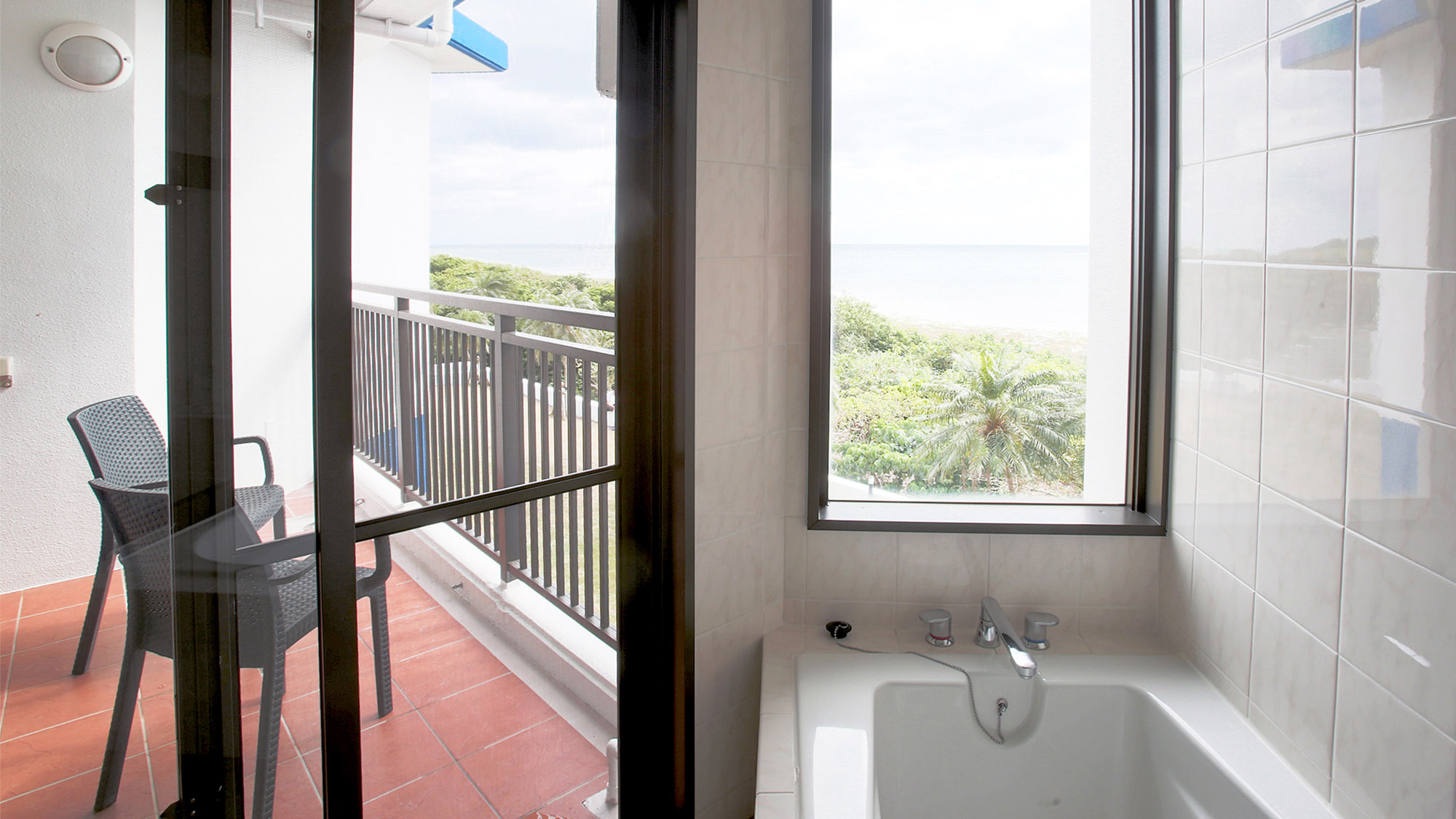 ・＜スーペリアツイン　Akou＞美しい海が見えるお風呂場。日々のお疲れを癒しましょう♪