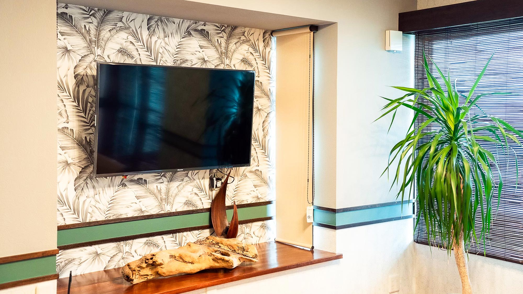 ・【スイートルーム】テレビ付きで、旅先でも変わらずお好きな番組をお楽しみいただけます