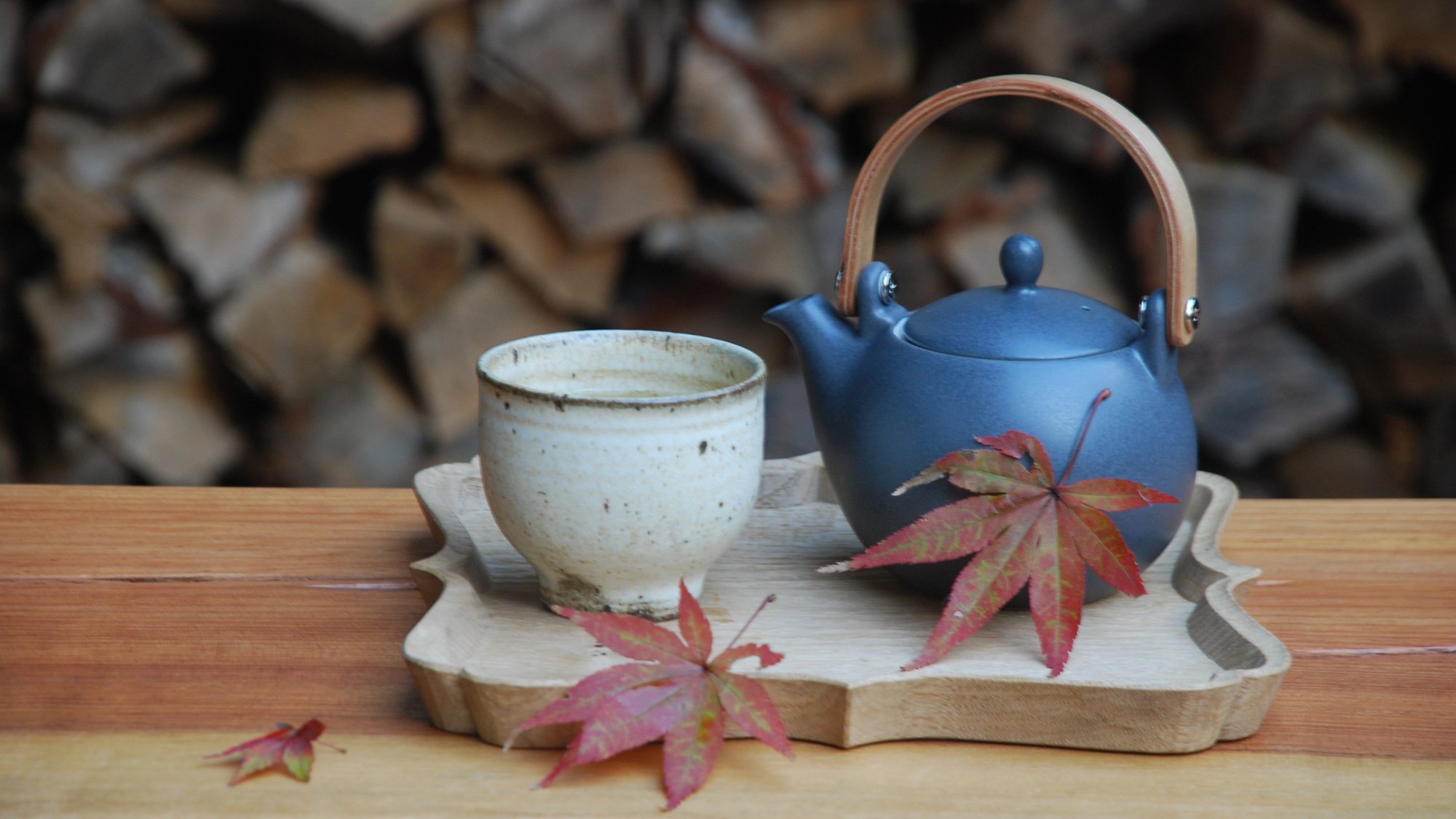 【自家製のお茶】栽培から製造まで一貫して丁寧に作り上げた緑茶やほうじ茶で、ほっと安らぐひととき。