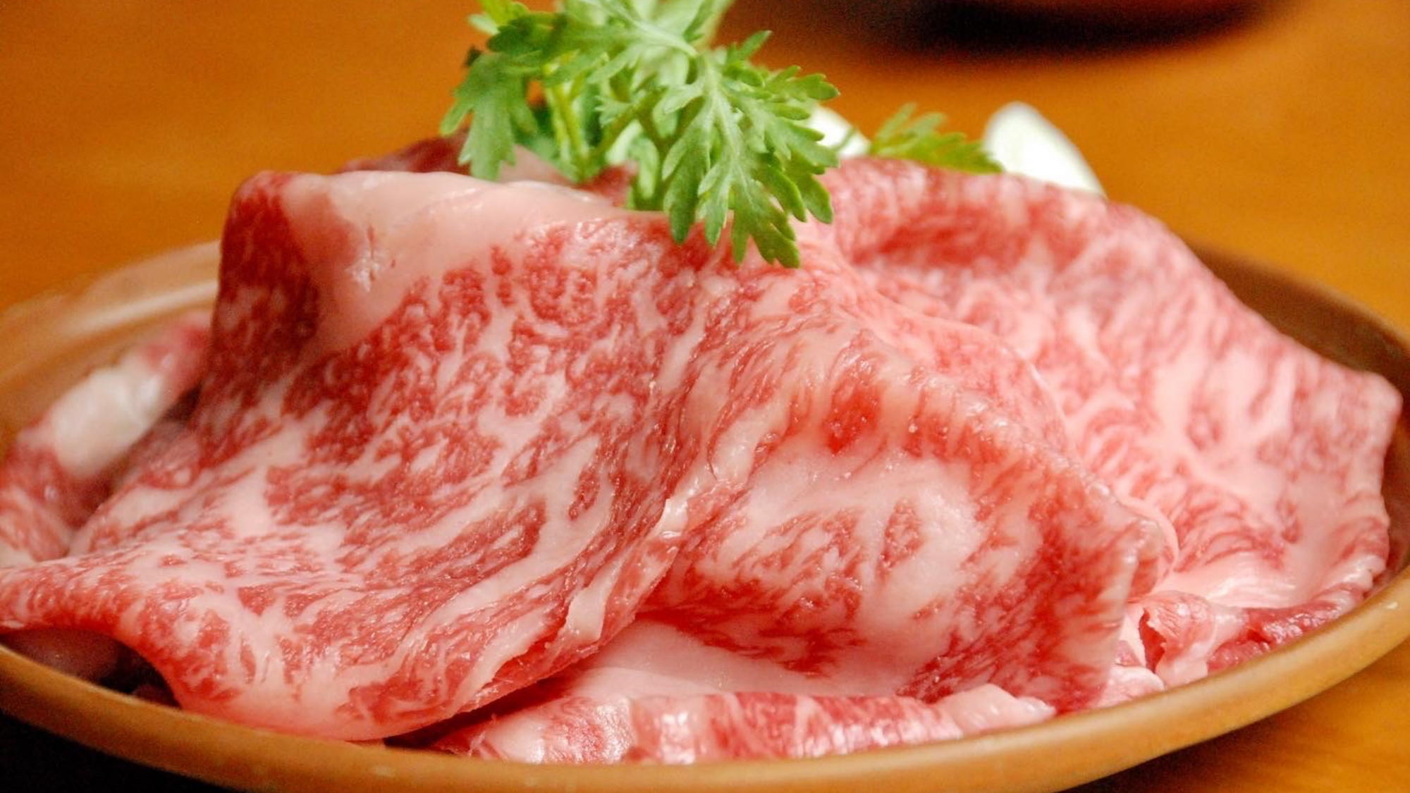 【すき焼き】静岡産和牛の陶板すき焼きをご堪能いただけます。