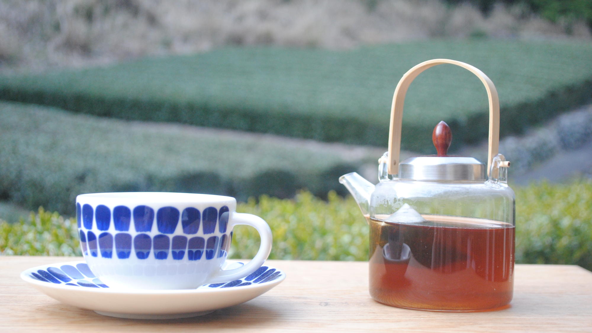 【自家製のお茶】ほうじ茶、牛乳、砂糖を入れてグツグツ煮たほうじ茶ラテもおすすめです。